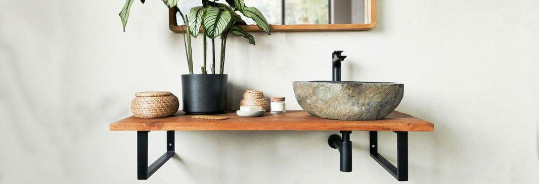 Badezimmereinrichtung mit Teakholz & Naturstein