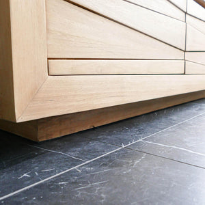 Fußteil Detailansicht von Unterschrank Arvid