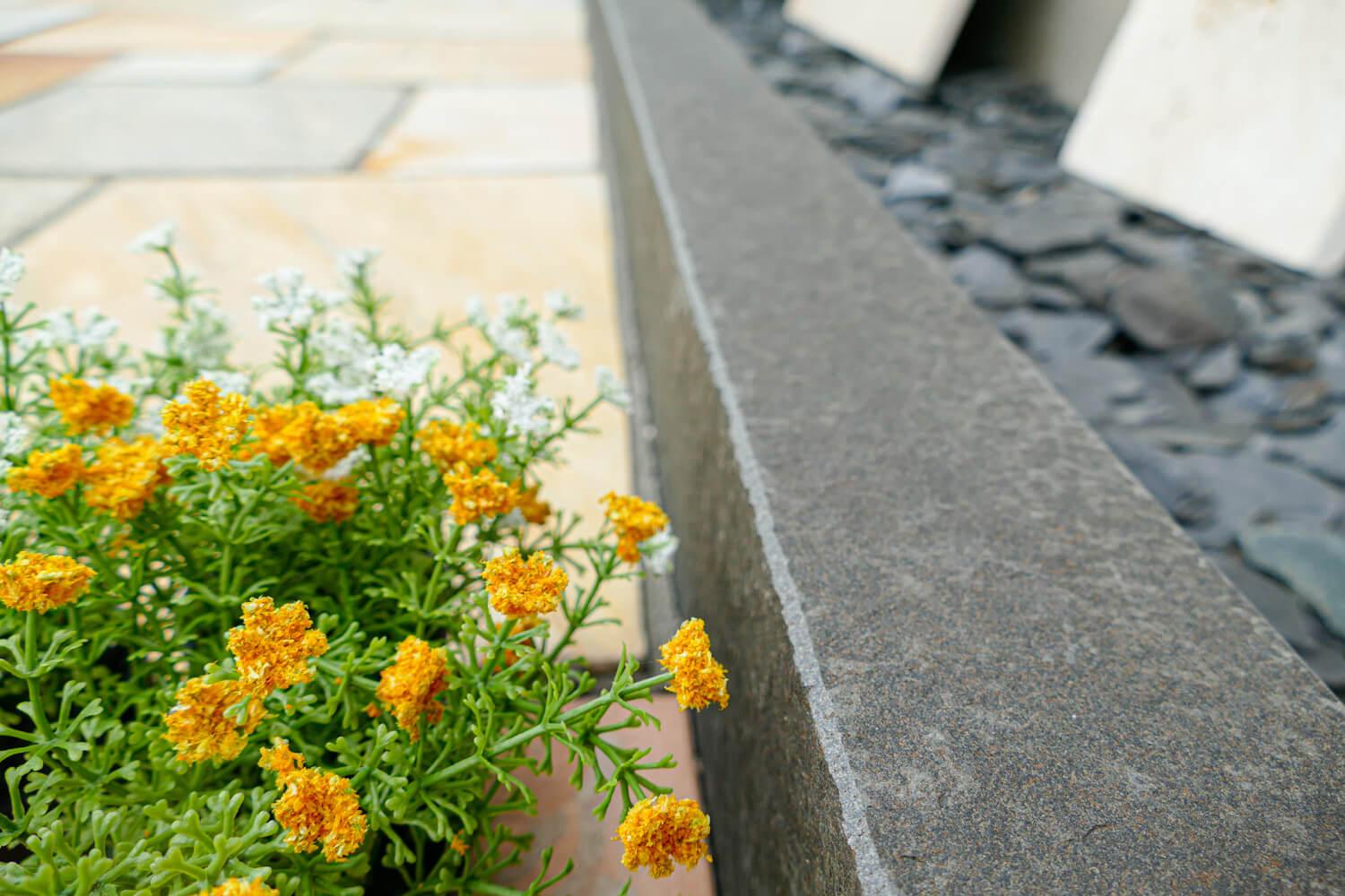 Rasenkantenstein Basalt