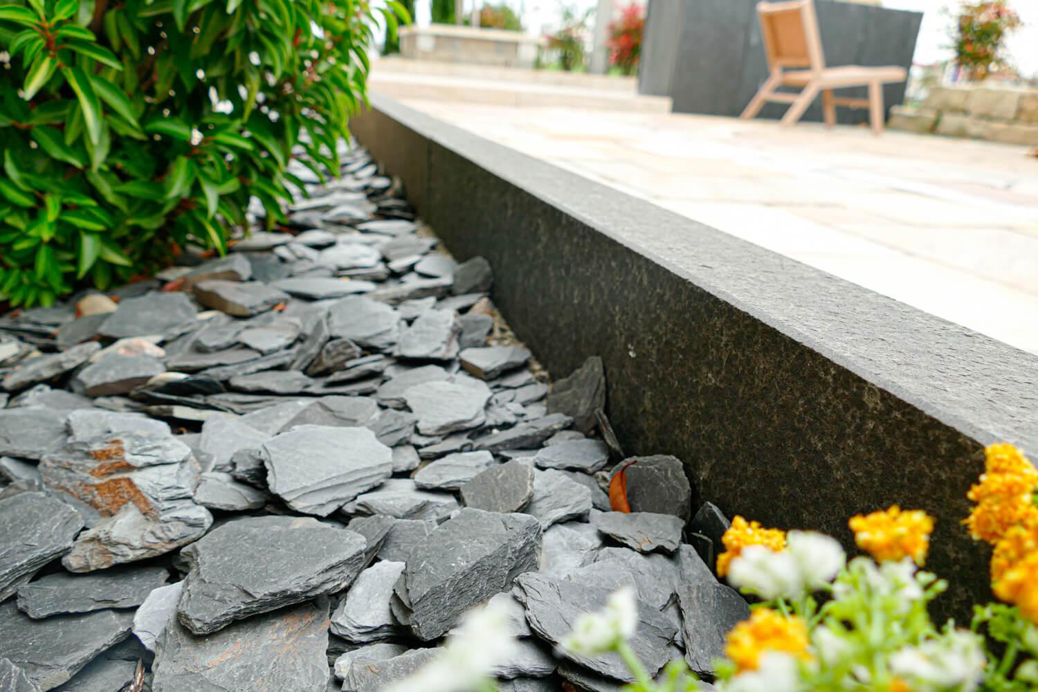 Rasenkantenstein Basalt