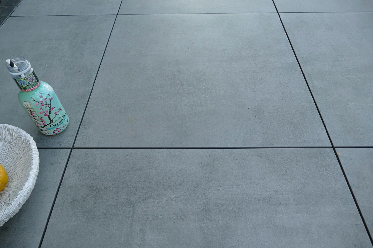 Detail Betonoptik Terrassenplatten  grau