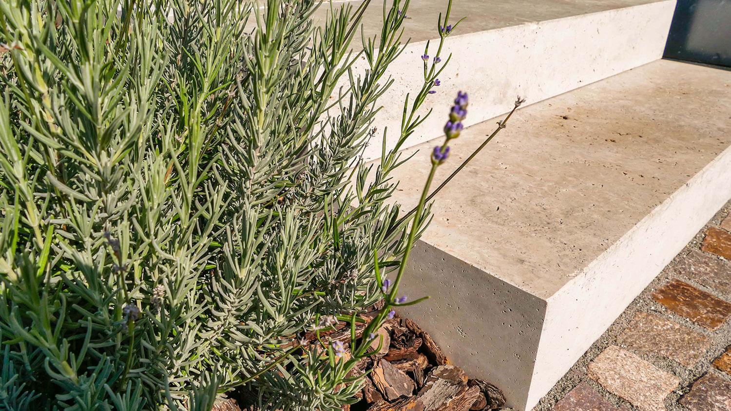 Travertin Blockstufen mediterran