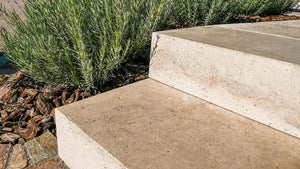 Blockstufen Travertin Poren