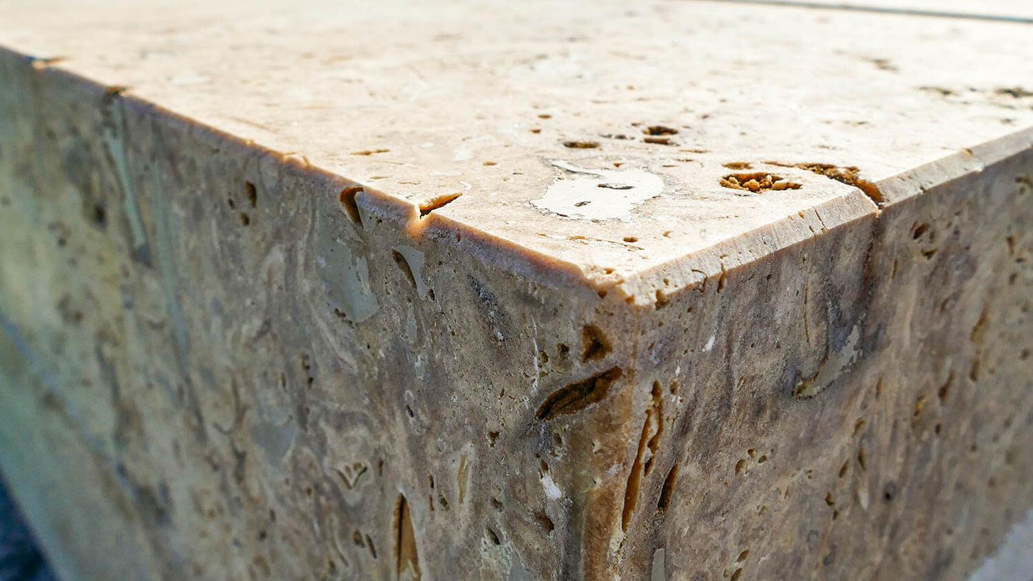 Ecke mit Fase Travertin Stufen