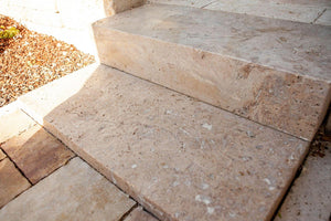 Travertin Blockstufen mit Fase