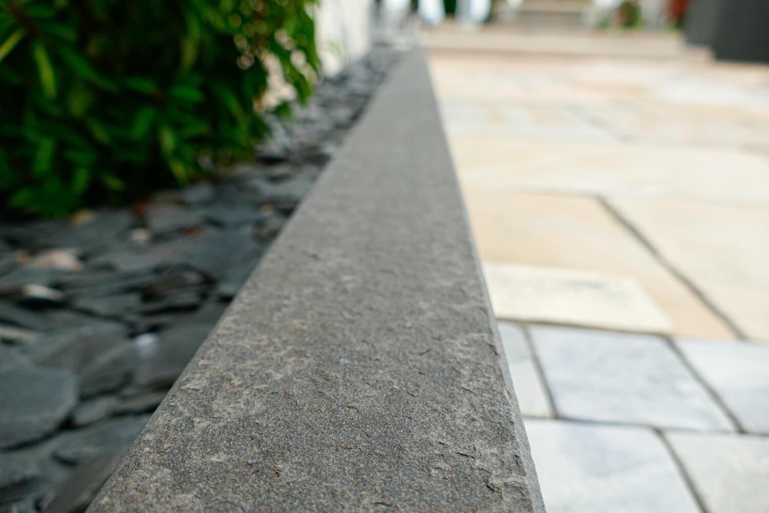 Rasenkantenstein Basalt