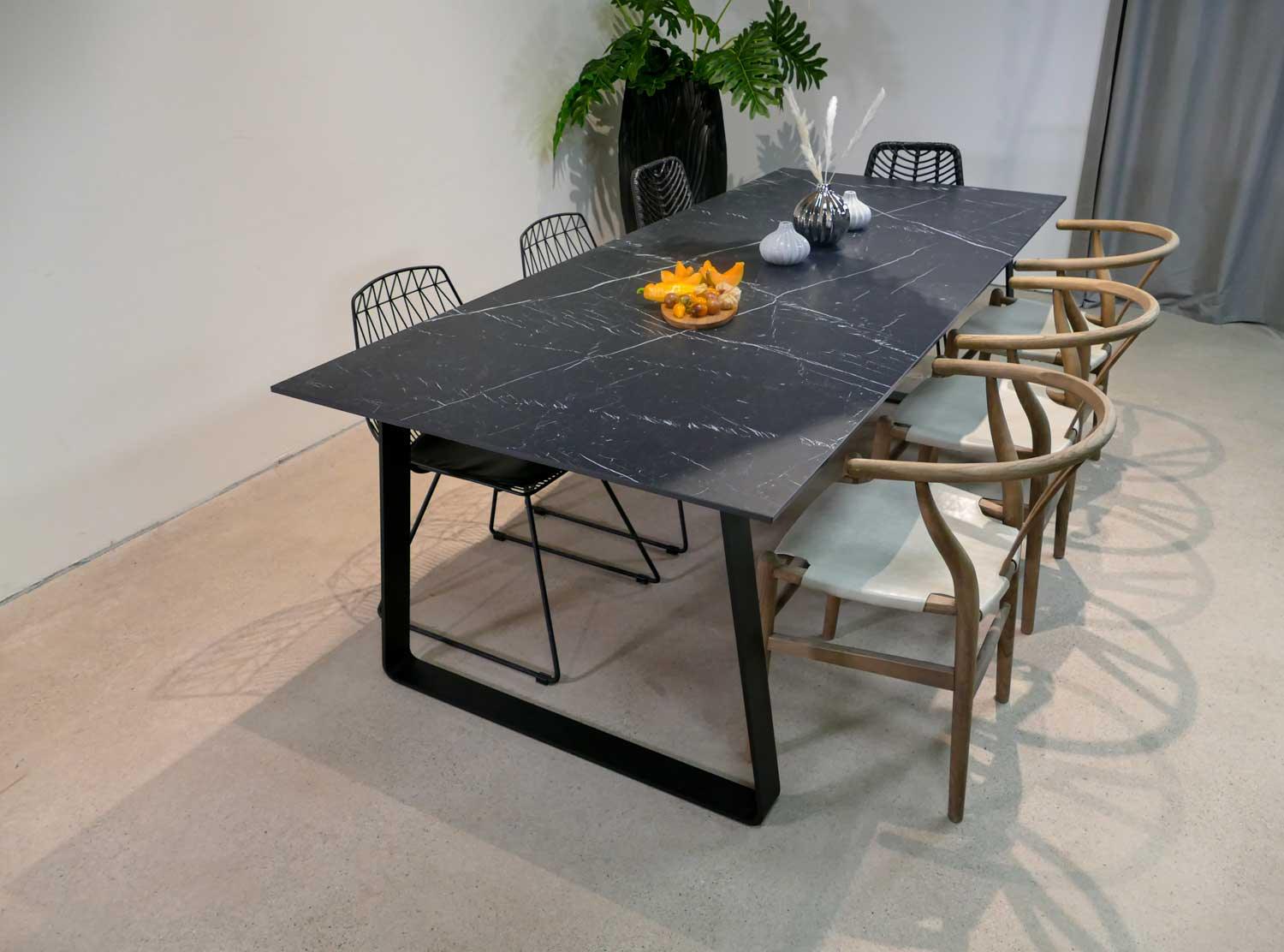 Esstisch Marmoroptik schwarz Kufe