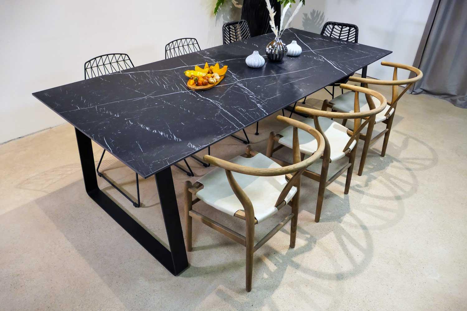 Esstisch Marmoroptik schwarz Kufe