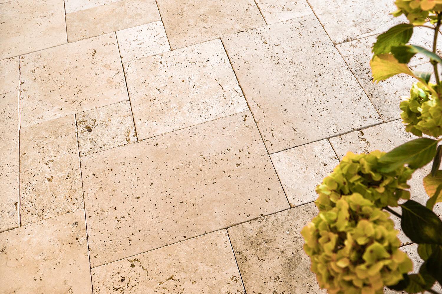 Terrassenplatten Travertin im römischen Verband