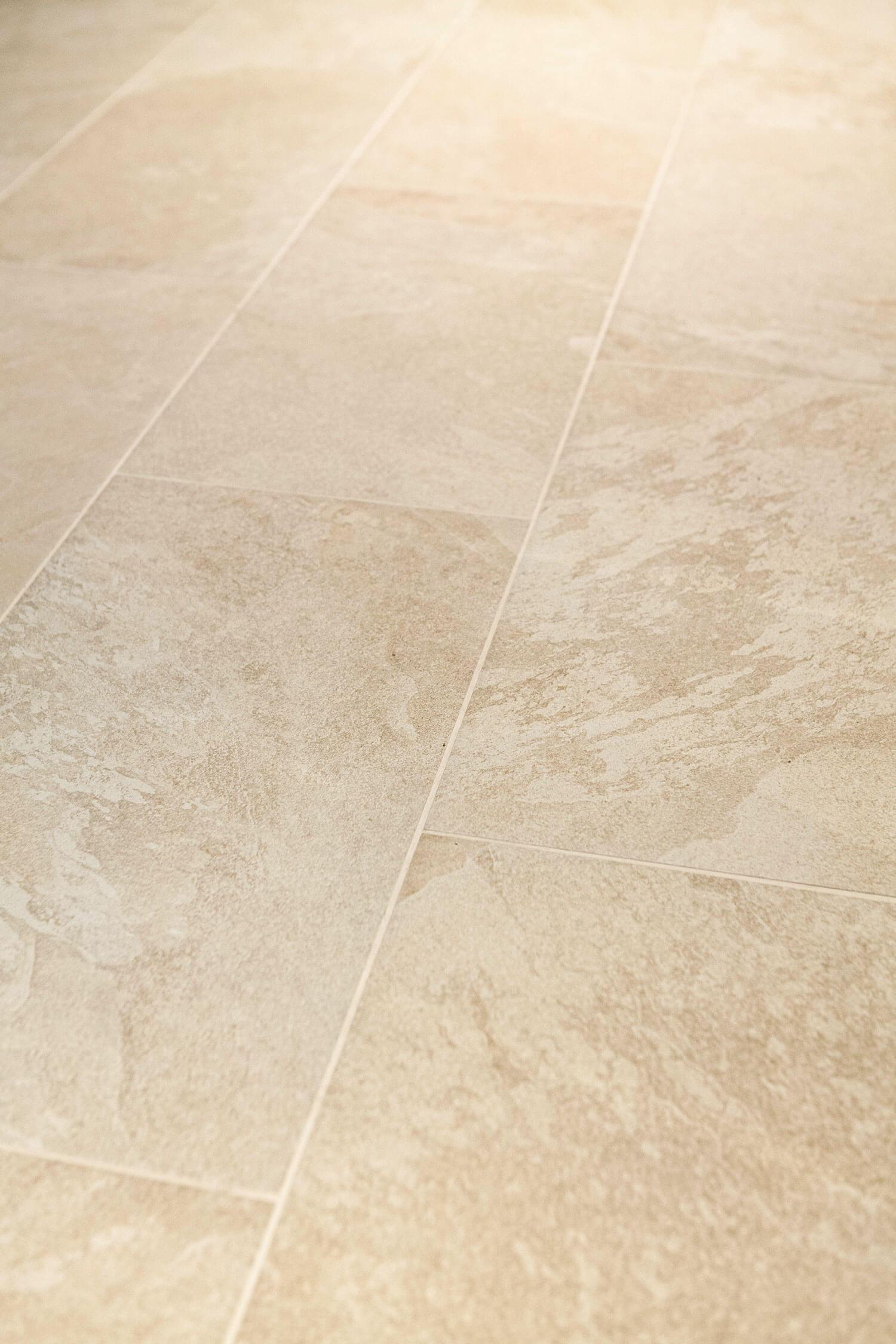 Fläche Kalksteinoptik Fliesen creme-beige