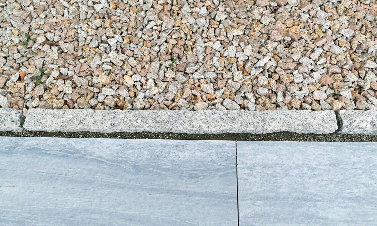 Puristischer Garten mit Granit