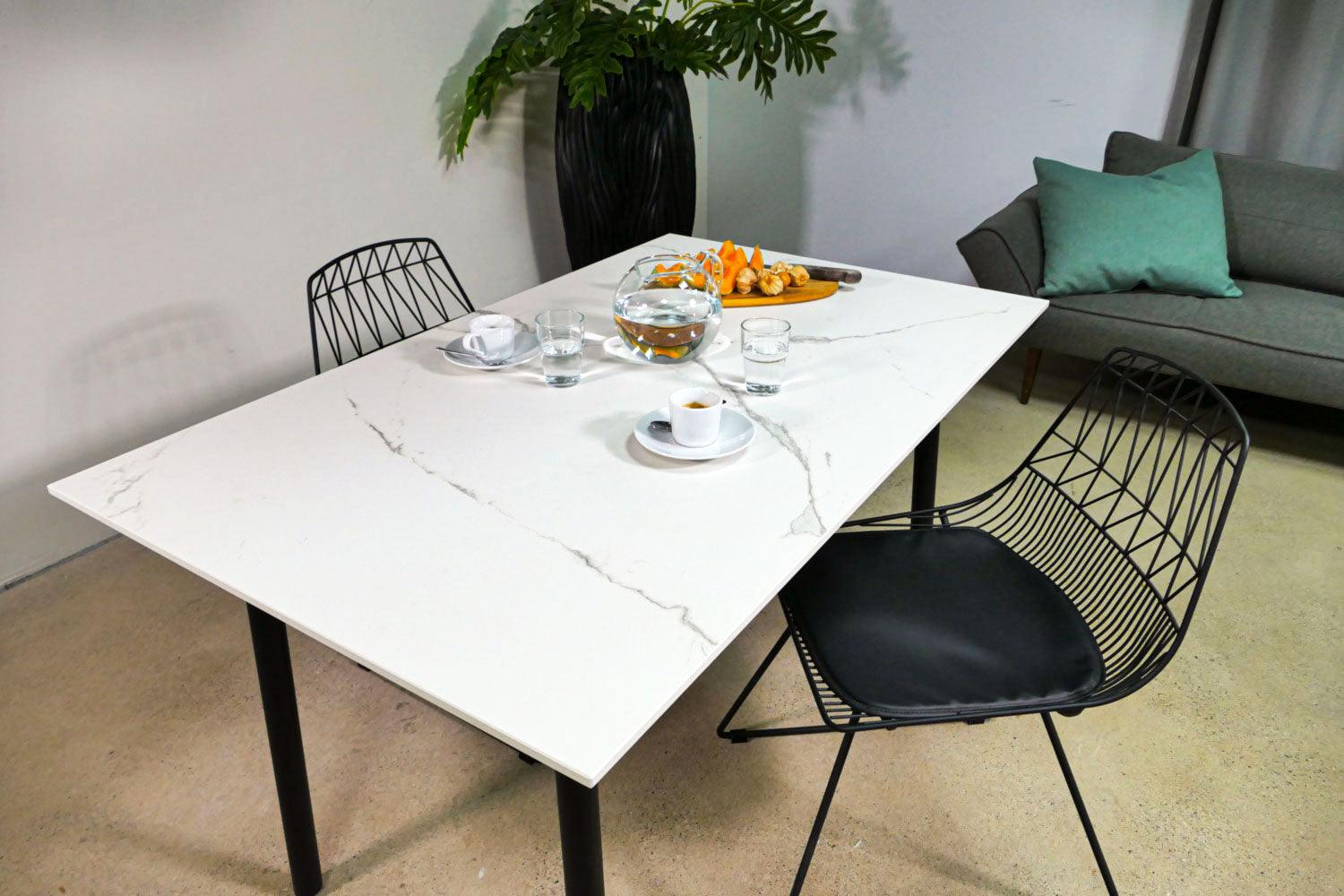 Tisch Marmoroptik weiß 130 cm