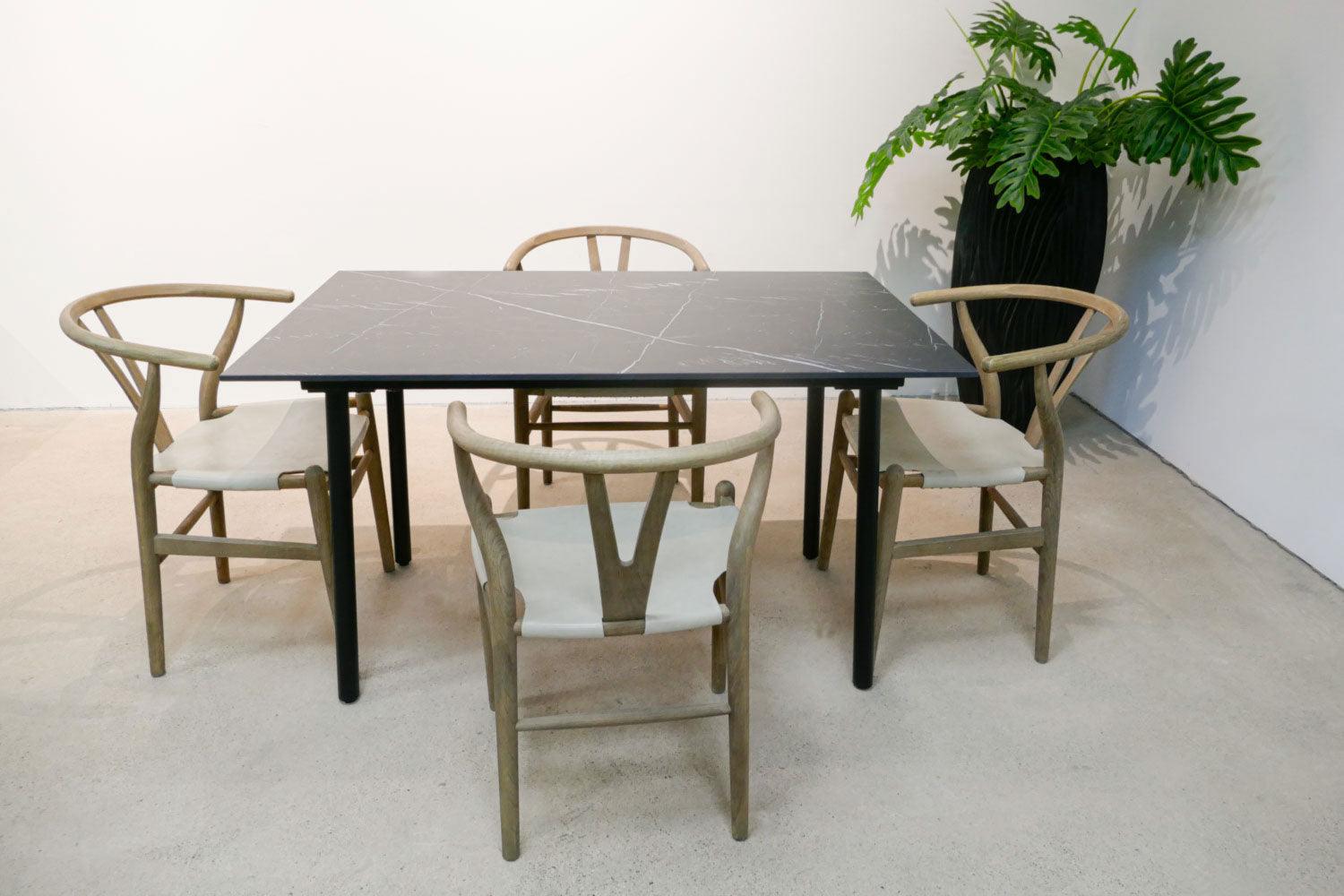 Tisch Marmoroptik schwarz 130 cm