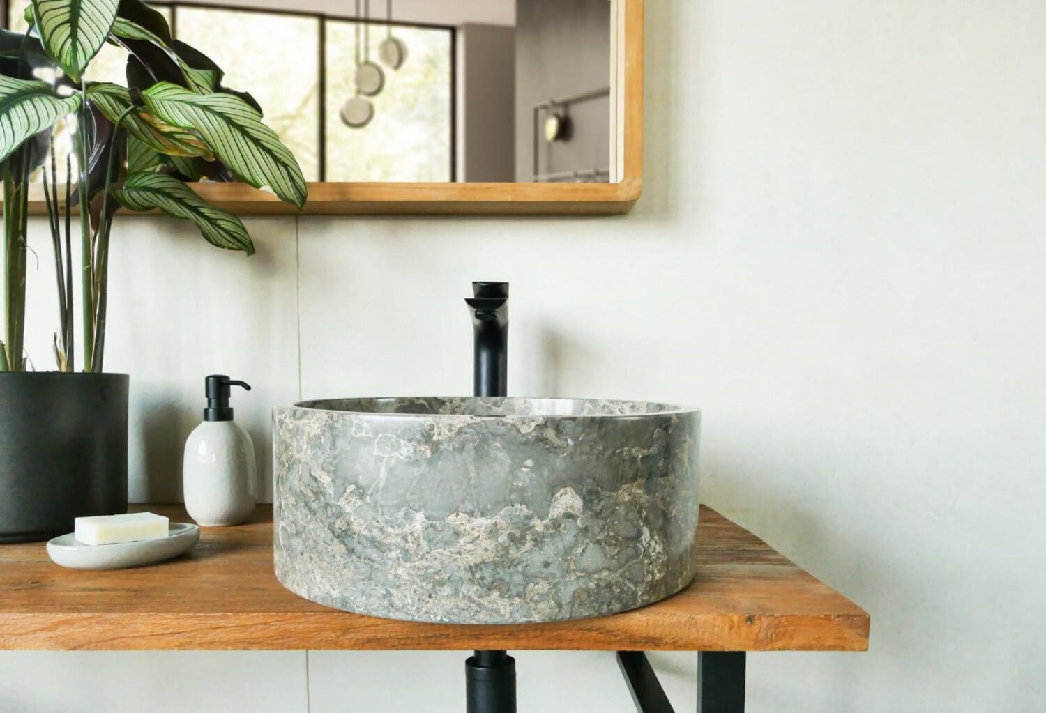 Rundes Marmor Waschbecken in der Farbe Taupe