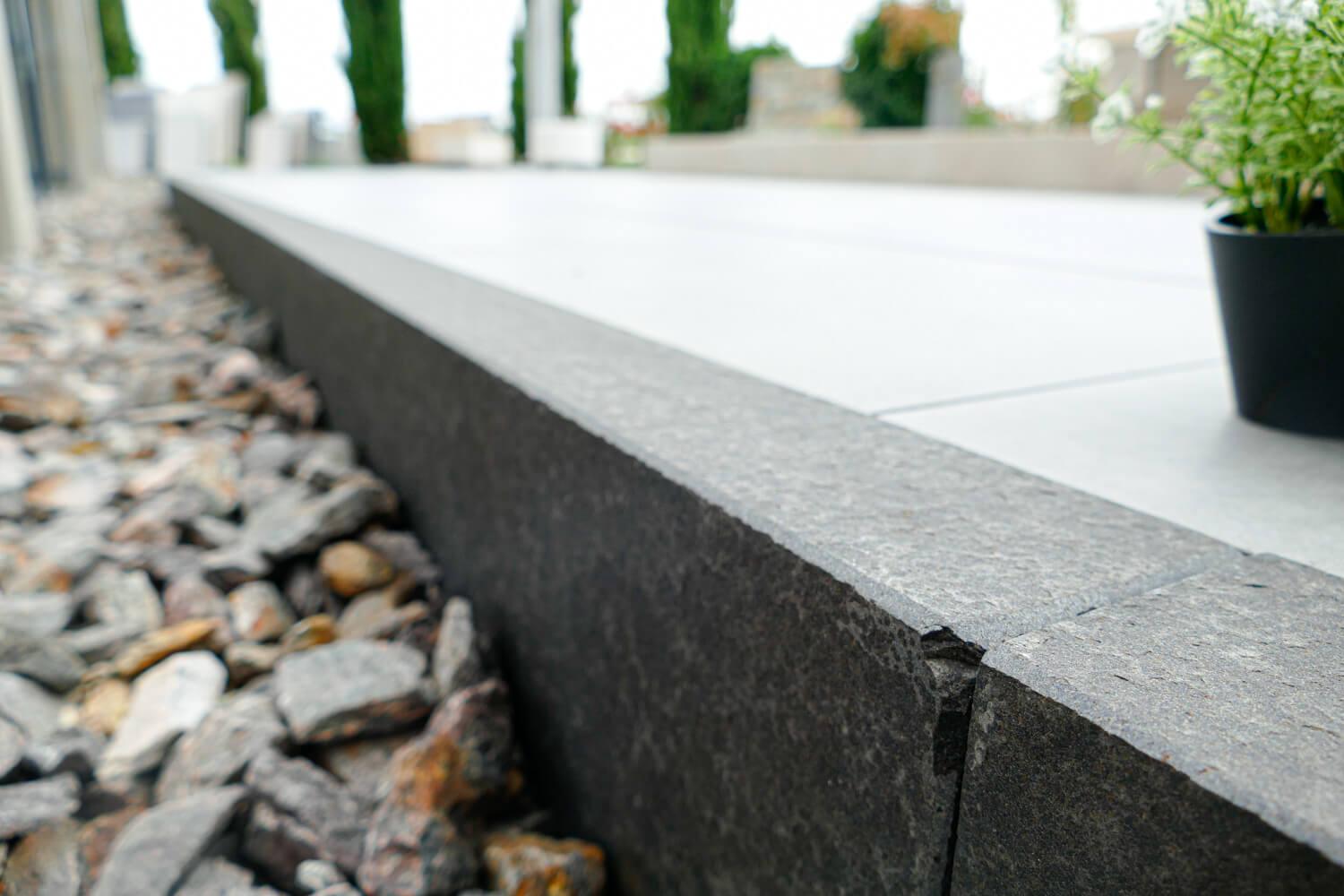 Rasenkantenstein Basalt