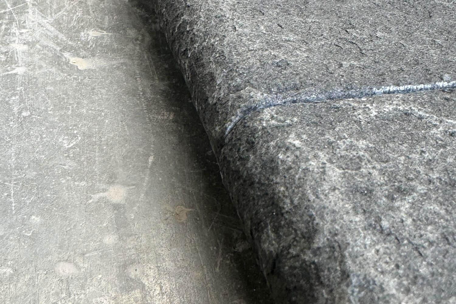 Poolrand basalt Nahaufnahme der Kante