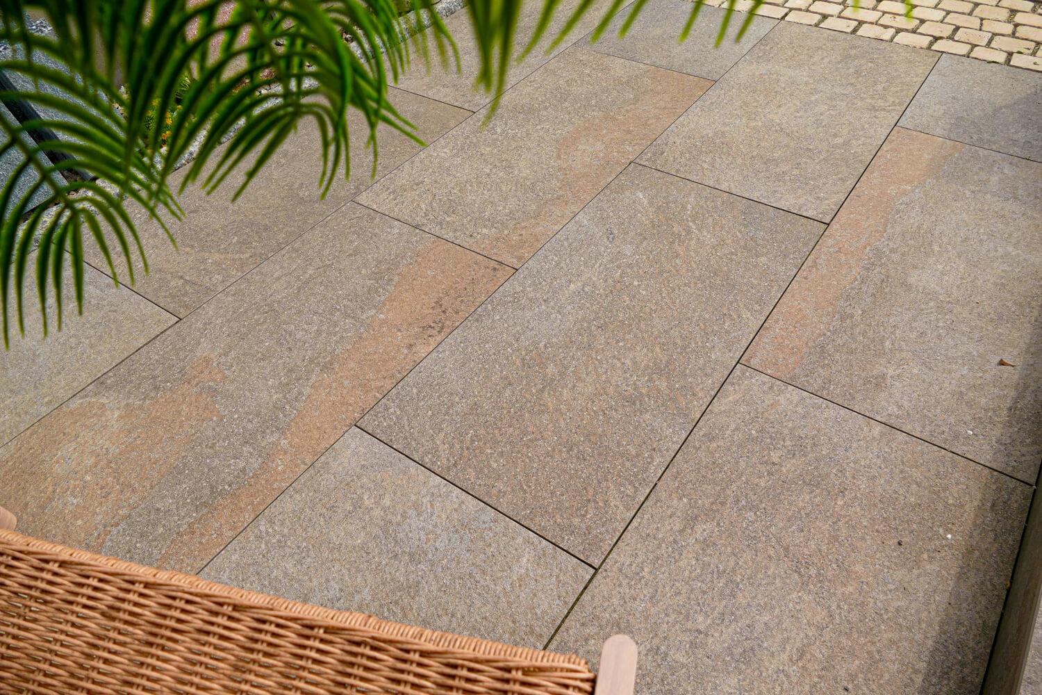 Rustikale Porphyr Natursteinoptik Terrassenplatte pureto® Porphyr Classic