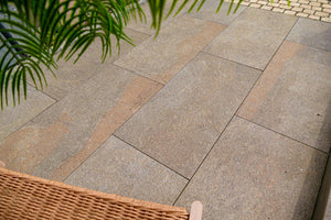 Rustikale Porphyr Natursteinoptik Terrassenplatte pureto® Porphyr Classic