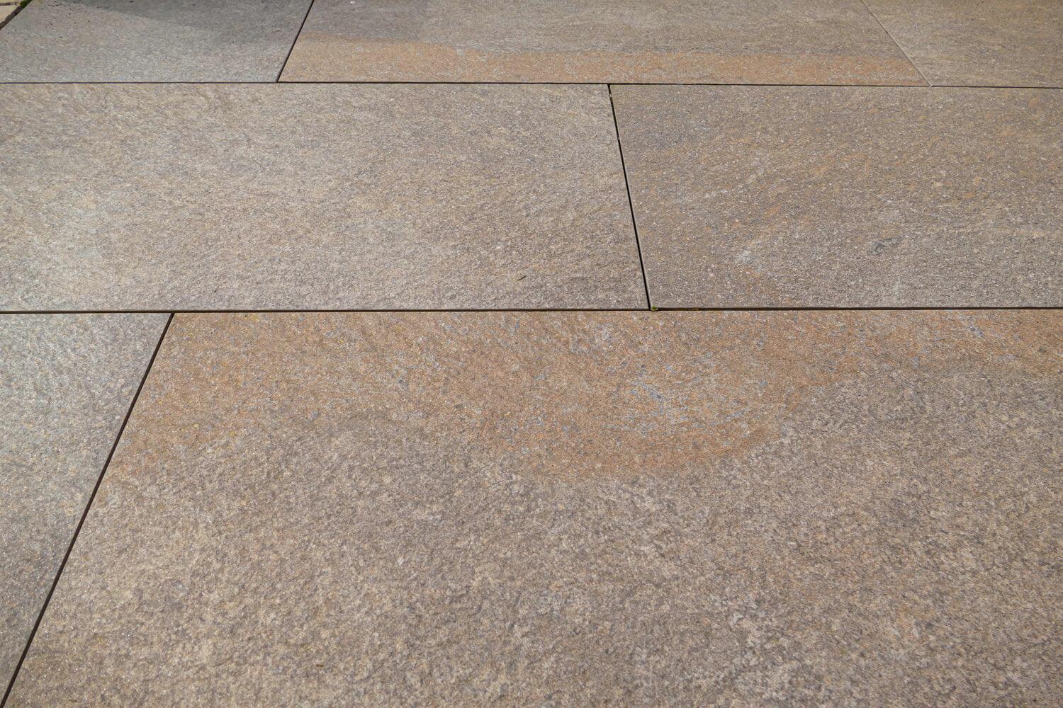 pureto® Porphyr Classic Feinsteinzeug Terrassenplatten mit warmer Farbgebung