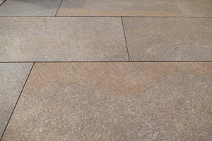 pureto® Porphyr Classic Feinsteinzeug Terrassenplatten mit warmer Farbgebung