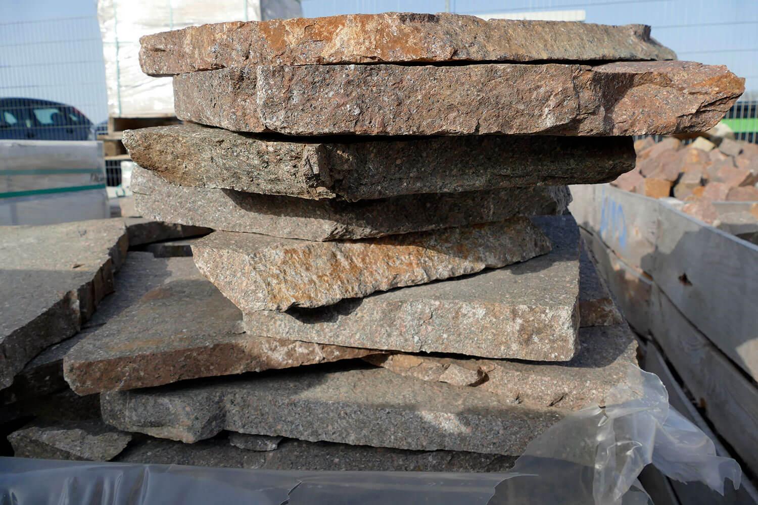 Stapel Porphyrplatten