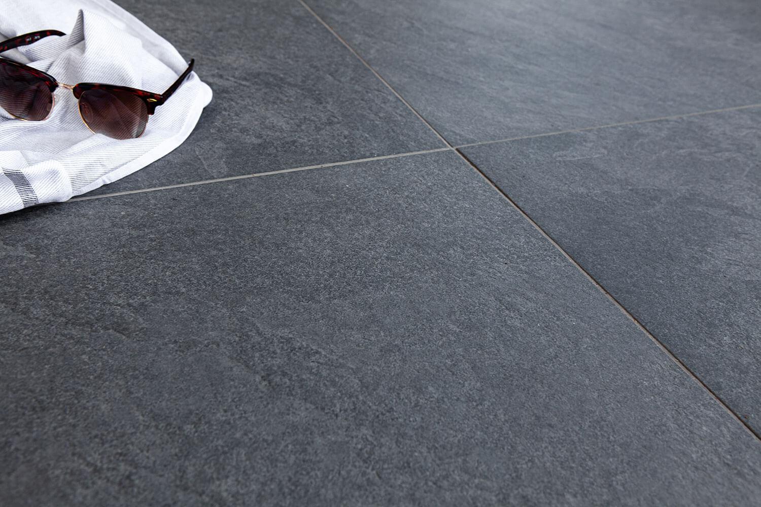 Terrassenplatten Schieferoptik verlegt