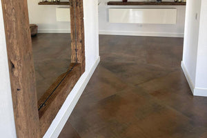 Flurgestaltung mit pureto® Rust Brown 80x80 cm