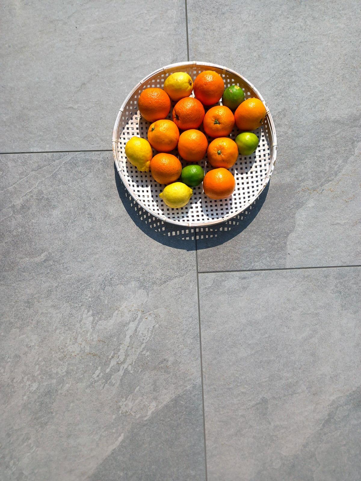 pureto Schiefer grau mit Obstkorb