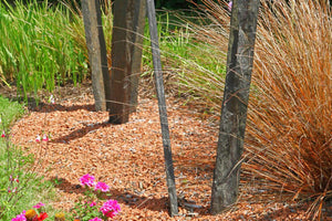 Schiefer Stelen als Gartendekoration