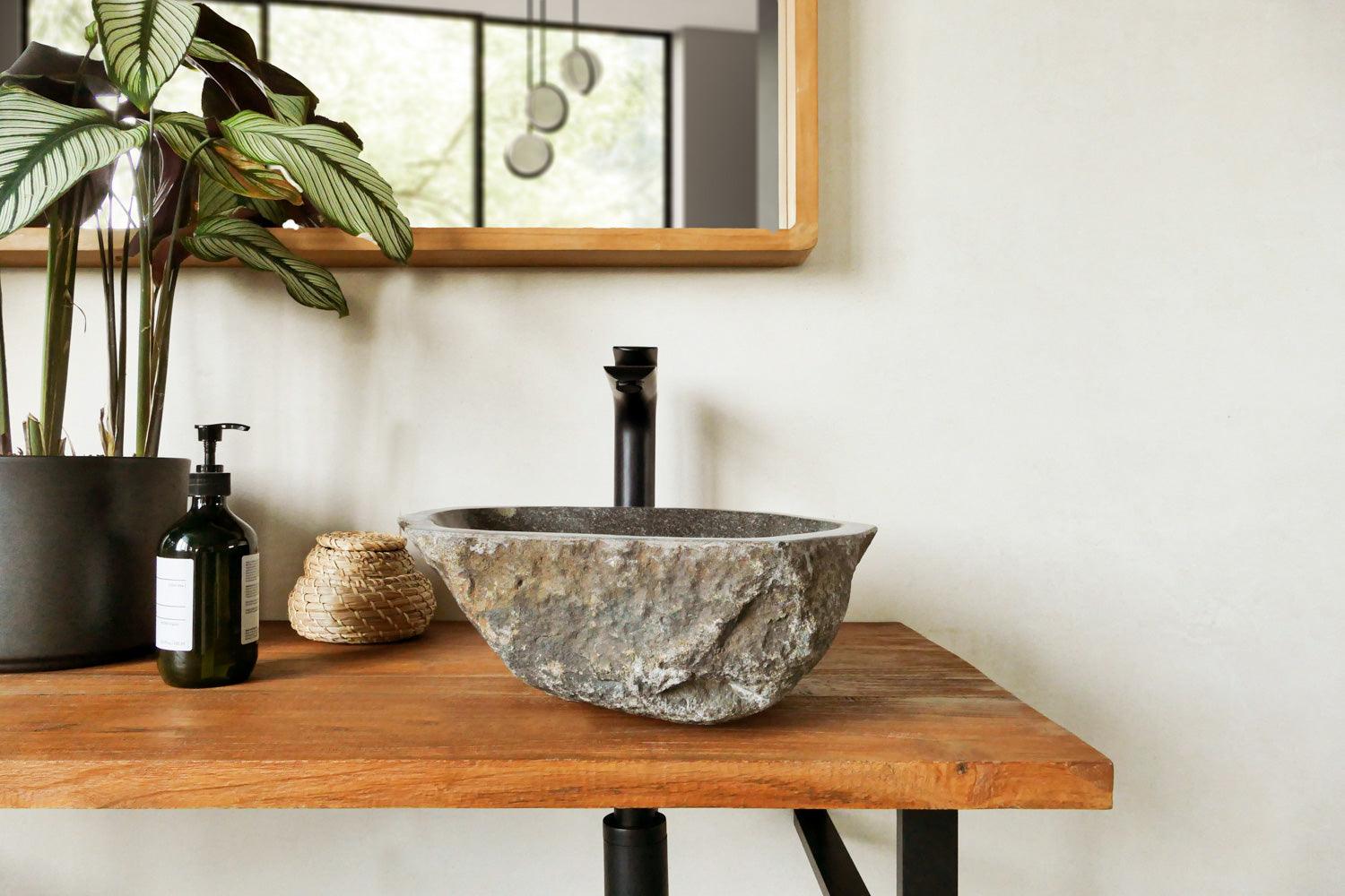 Natursteinwaschbecken 31 - 40 cm auf einer Teakholz-Waschtischplatte