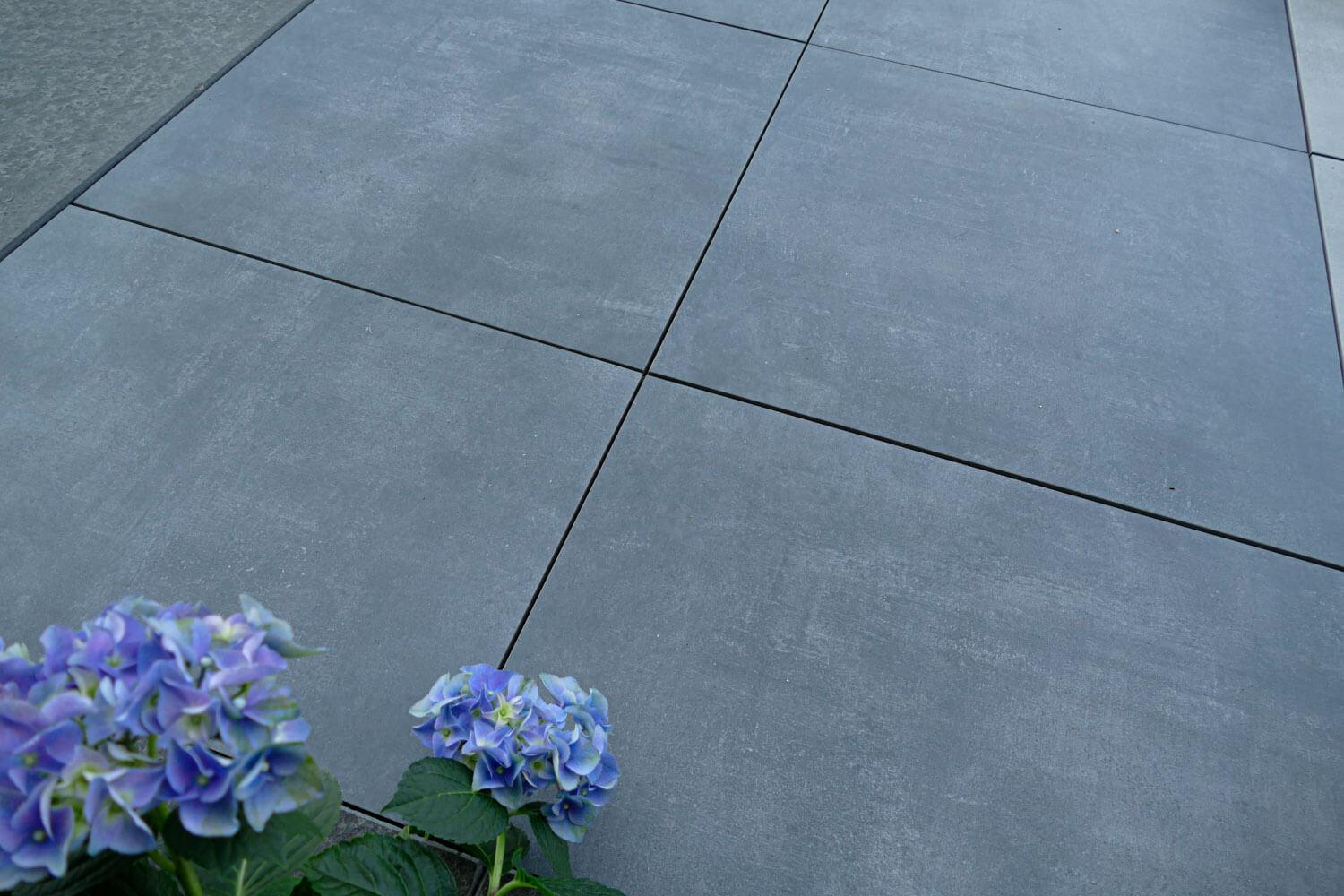 Detail Feinsteinzeug Terrassenplatten Betonoptik Anthrazit 60x60 cm