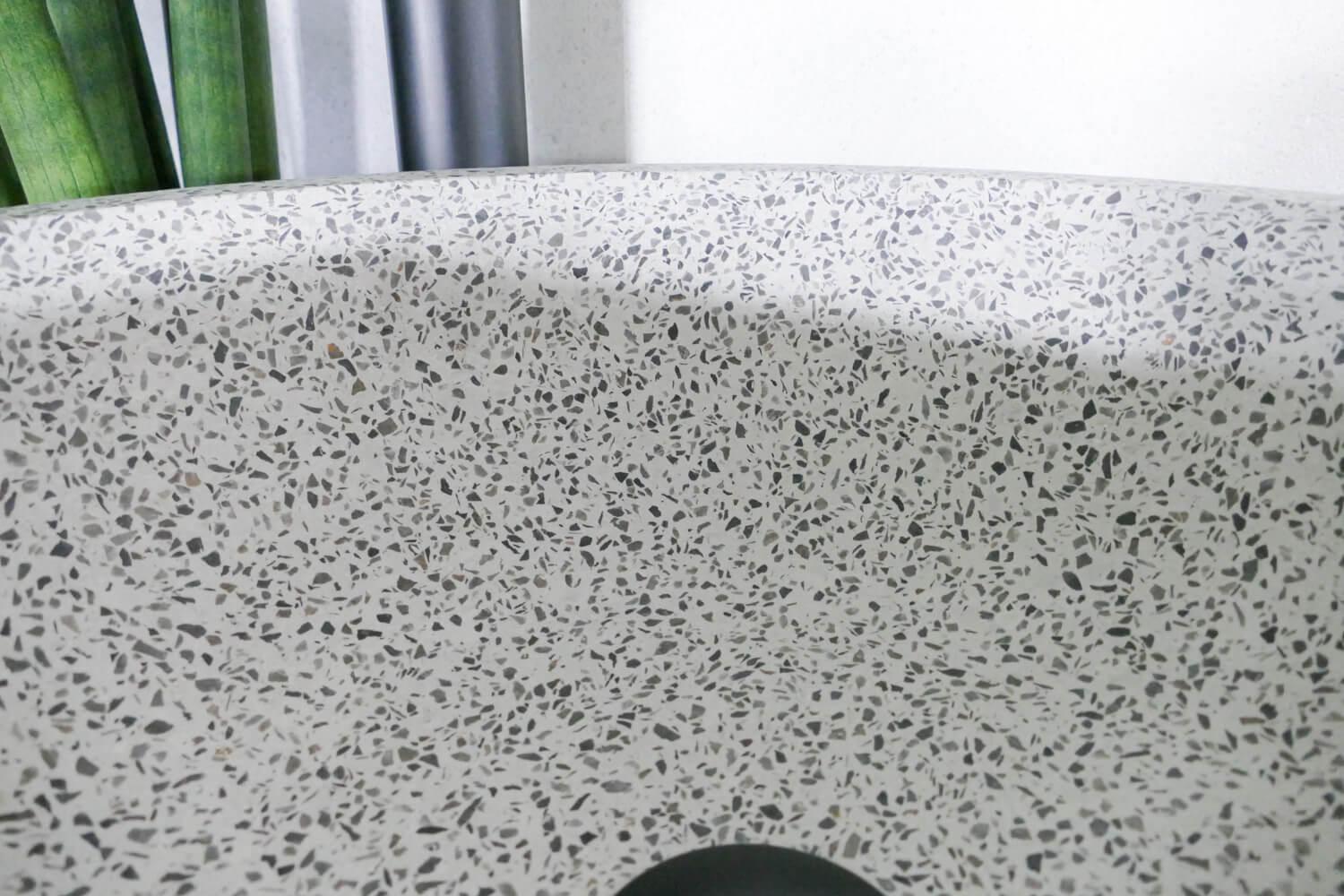 Innenansicht Terrazzo Waschbecken grau