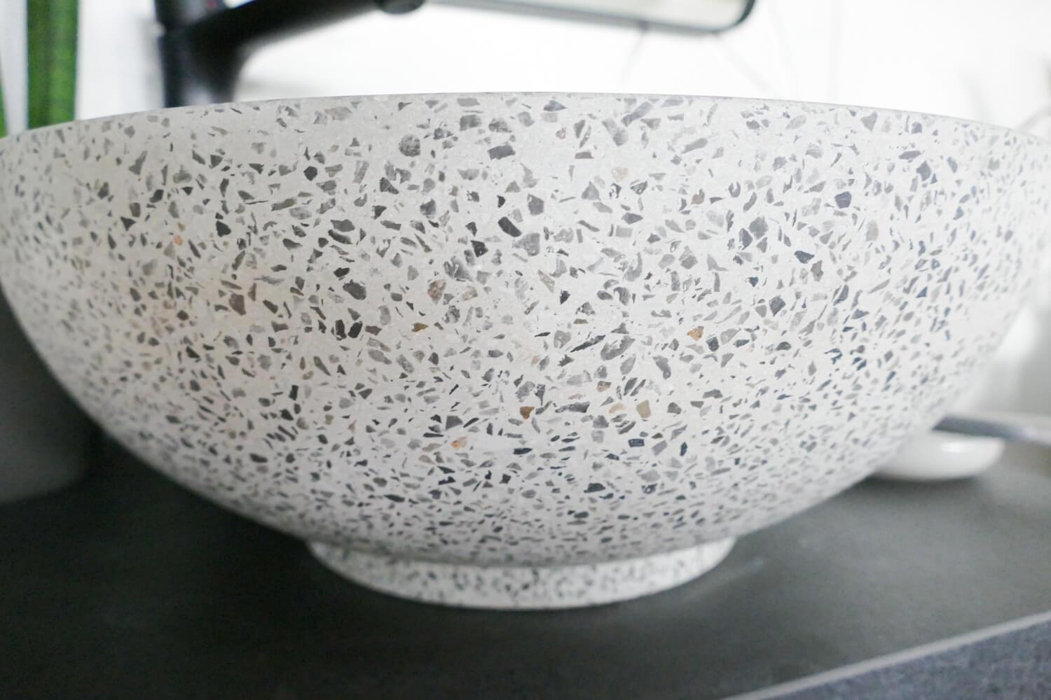 Detailansicht Terrazzobecken grau