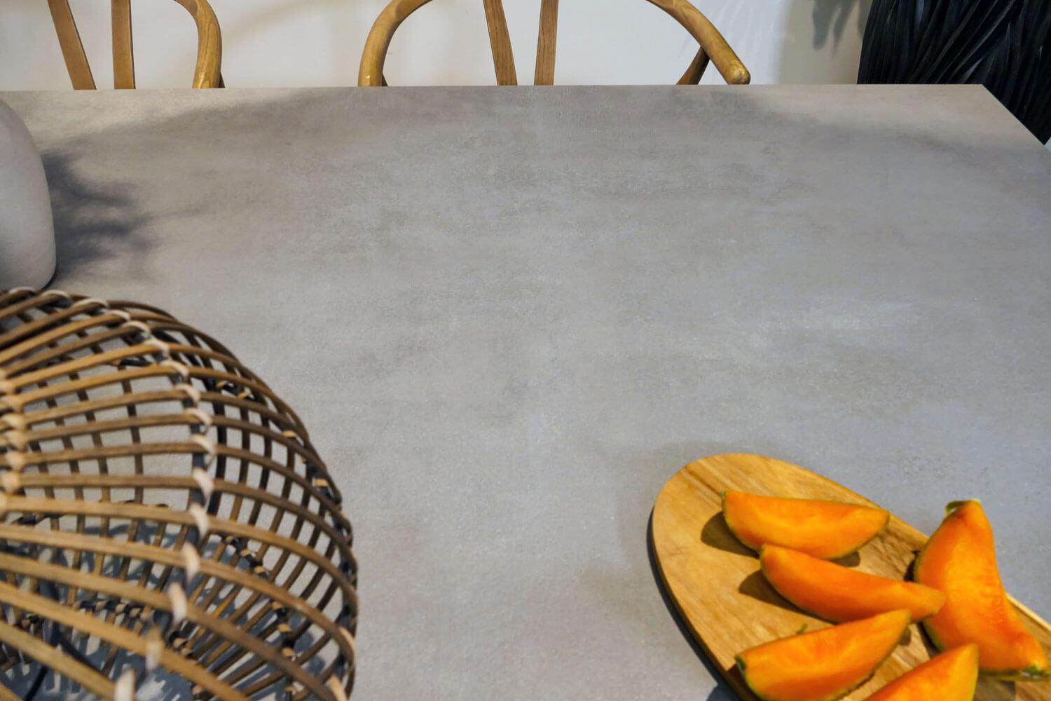 Kombination Betonoptik mit Naturmaterialien