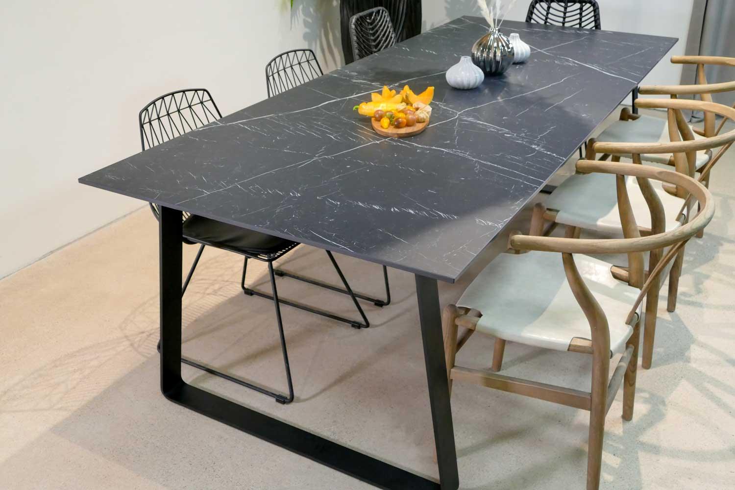 Esstisch Marmoroptik schwarz Kufe