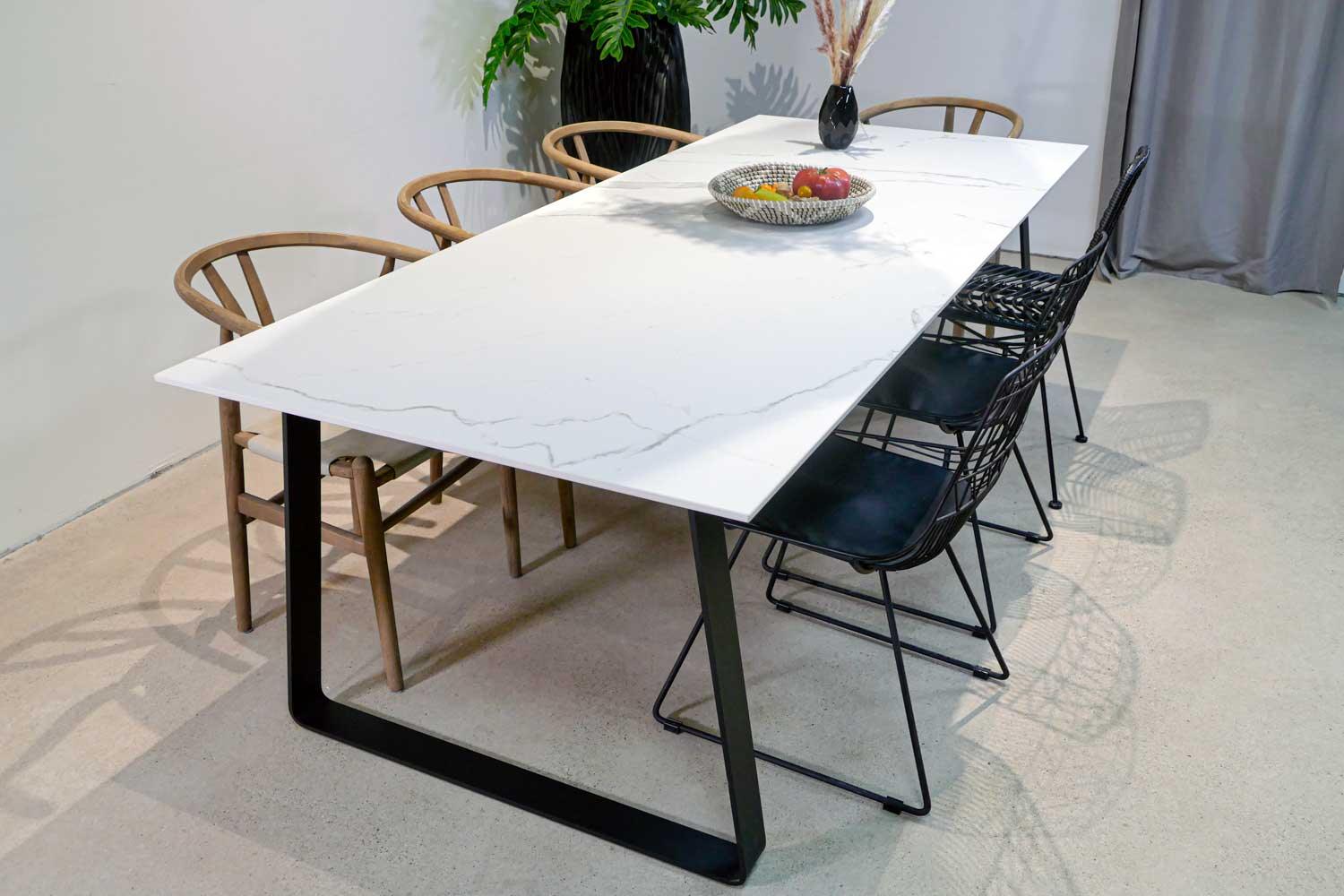 Esstisch Marmoroptik weiß Kufe