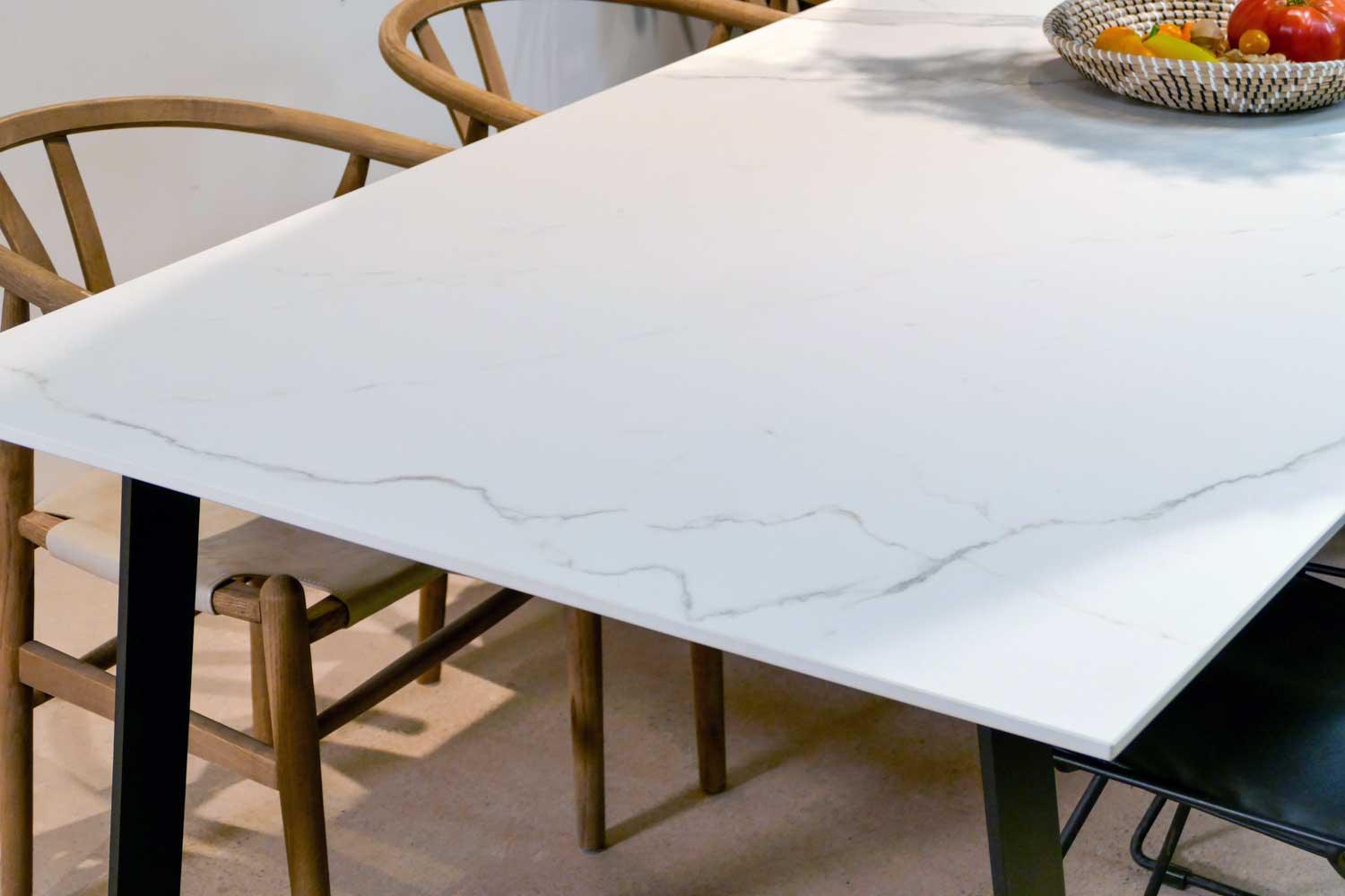 Esstisch Marmoroptik weiß Kufe