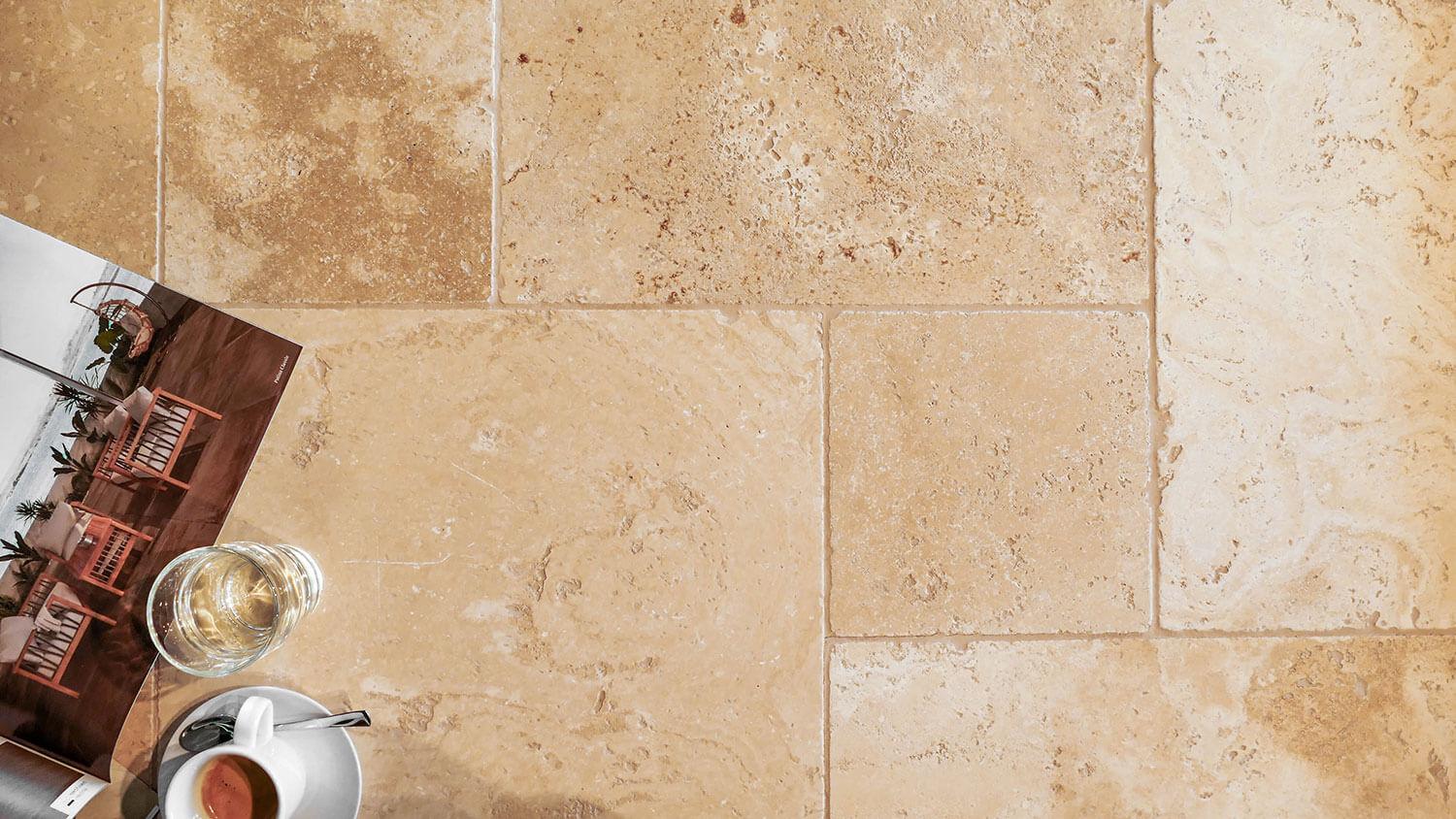 Travertin Fliesen im römischen Verband