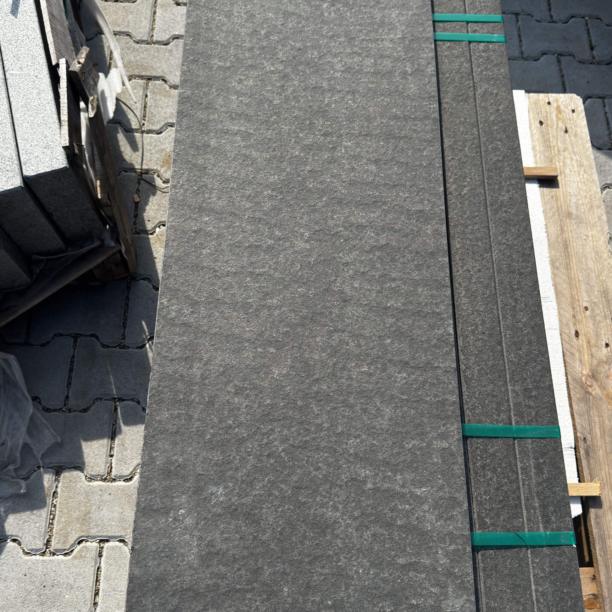 Poolrandplatte Winkelplatte Basalt draufsicht