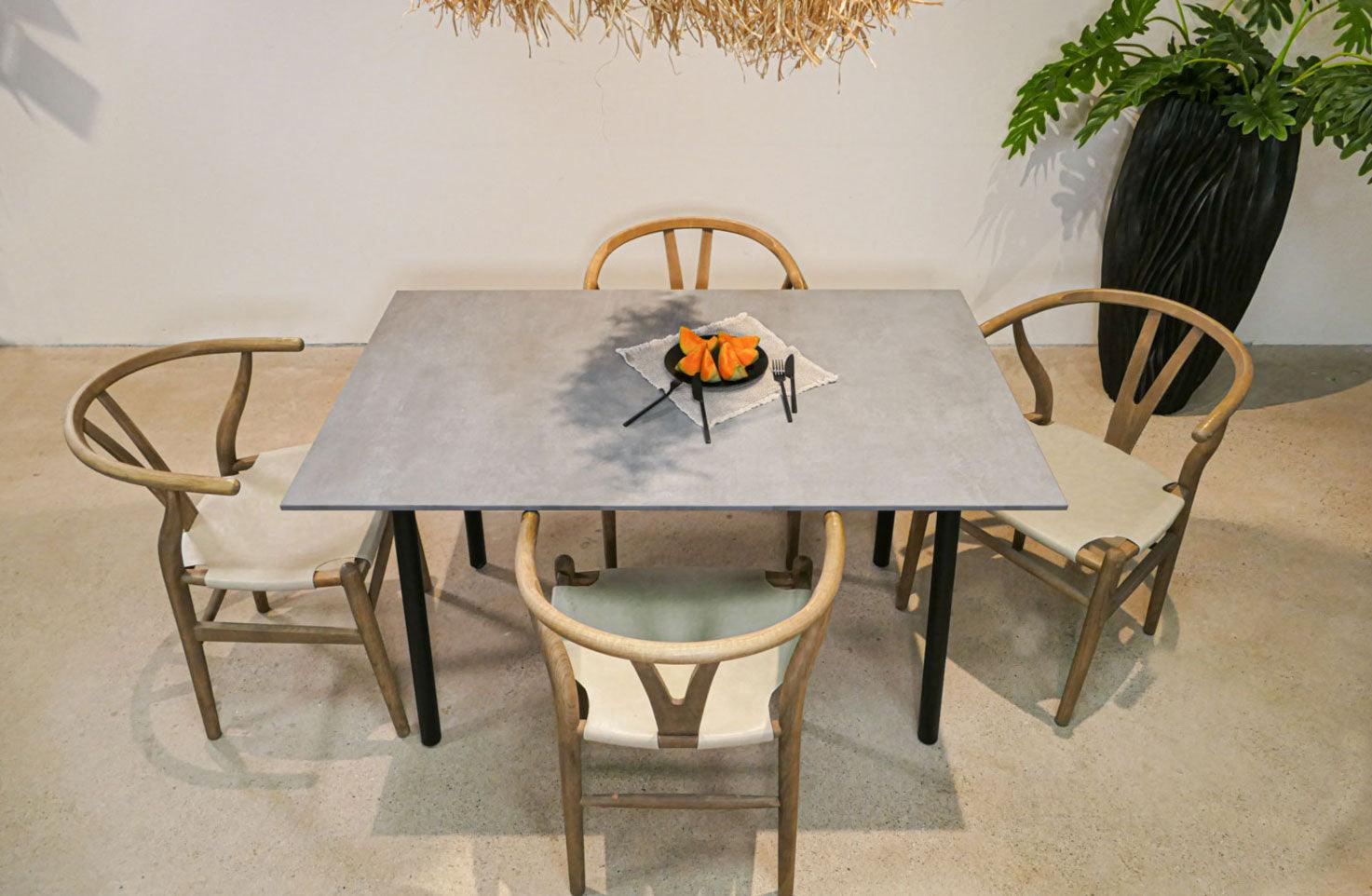 Table plateau céramique aspect béton