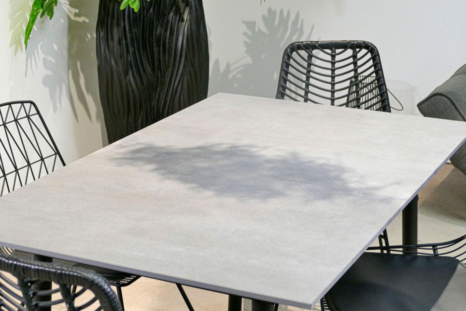 Table plateau céramique aspect béton