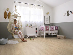 Kinderzimmer mit Klick Vinyl Boden Eiche hell