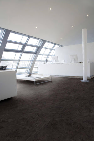 Klicksystem Vinylfliesen in schwarzer Natursteinoptik