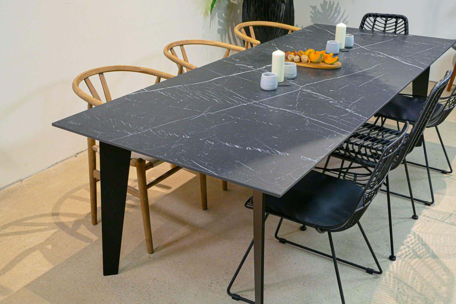 Esstisch Marmoroptik schwarz Flachstahl