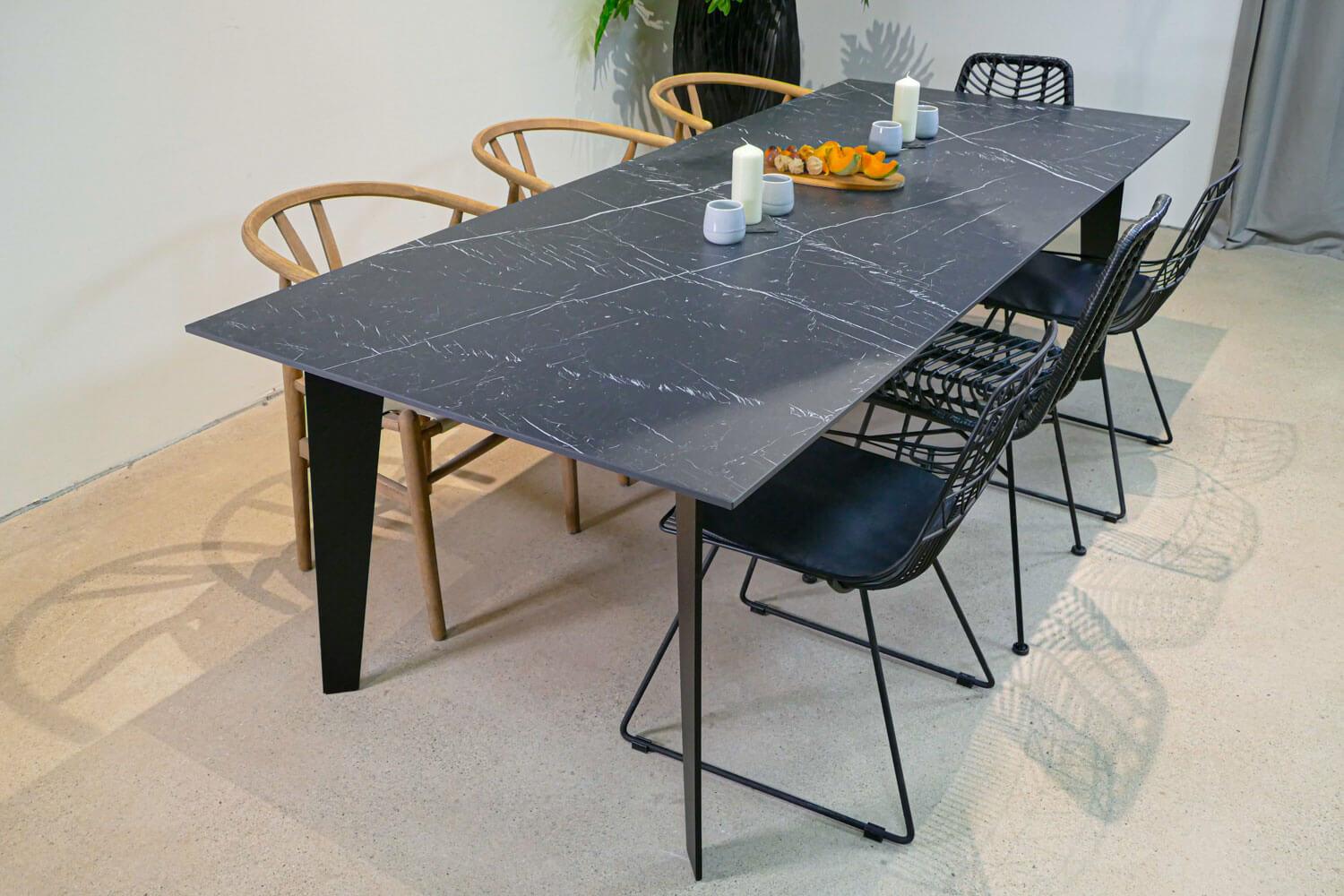 Esstisch Marmoroptik schwarz Flachstahl
