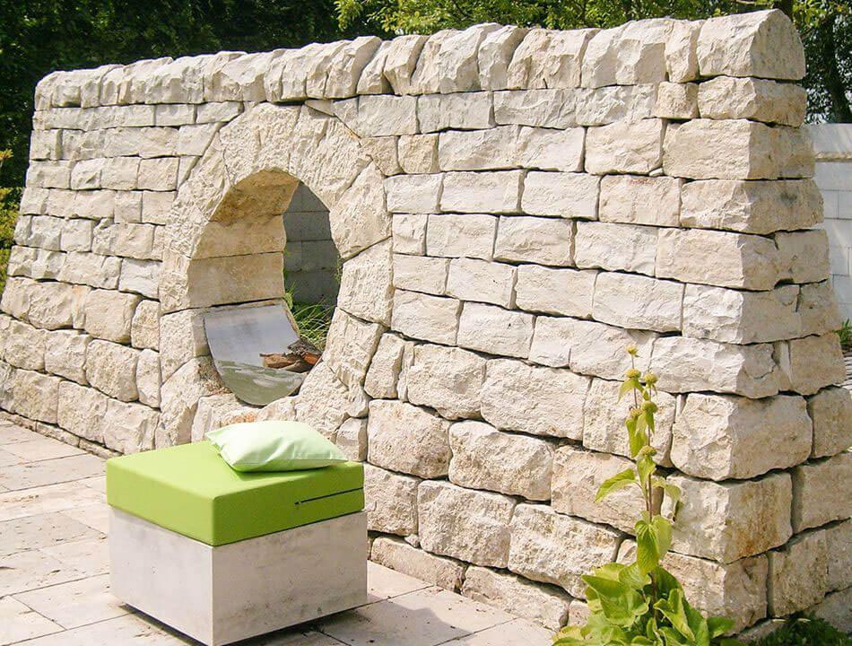 Sichtschutzmauer aus Dietfurter Kalkstein
