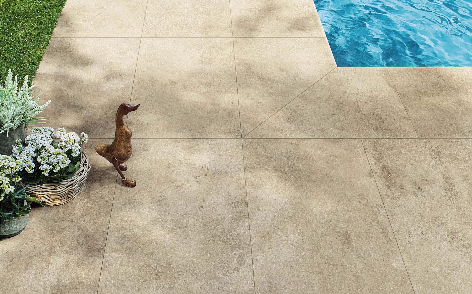 TErrassenplatte und Poolrand aus pureto Provence