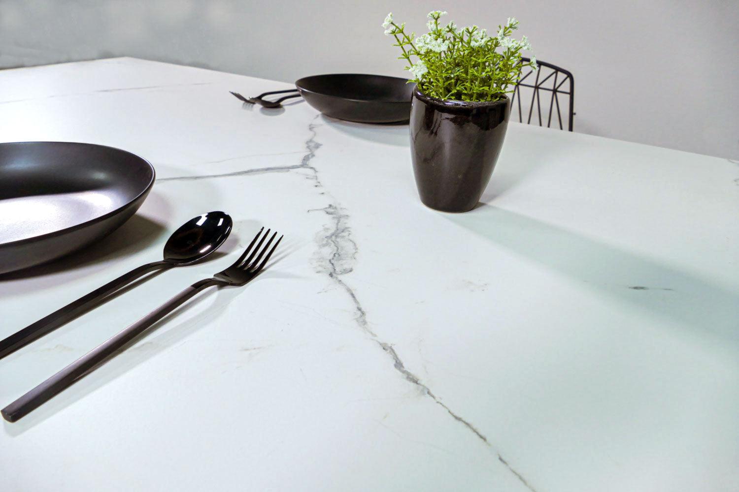 Tisch Marmoroptik weiß 130 cm