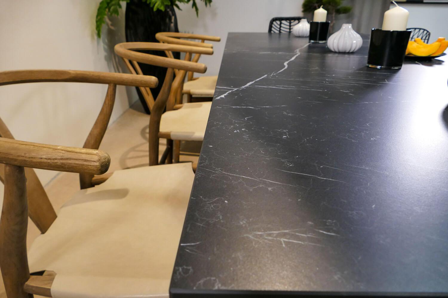 Esstisch Marmoroptik schwarz Rundrohr