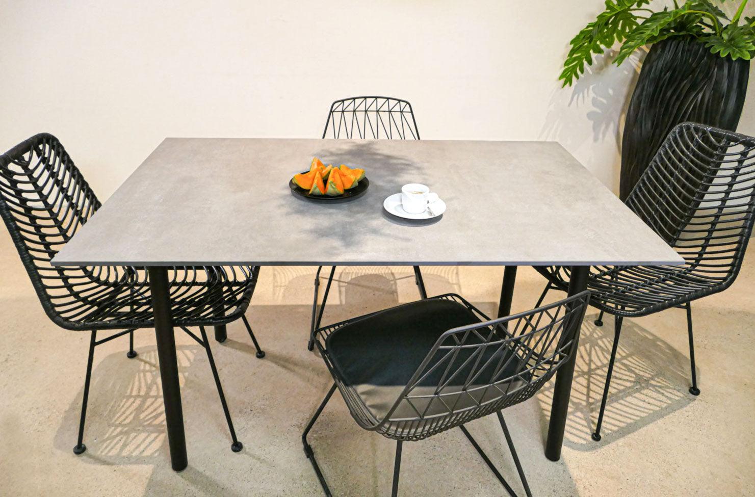 Table plateau céramique aspect béton